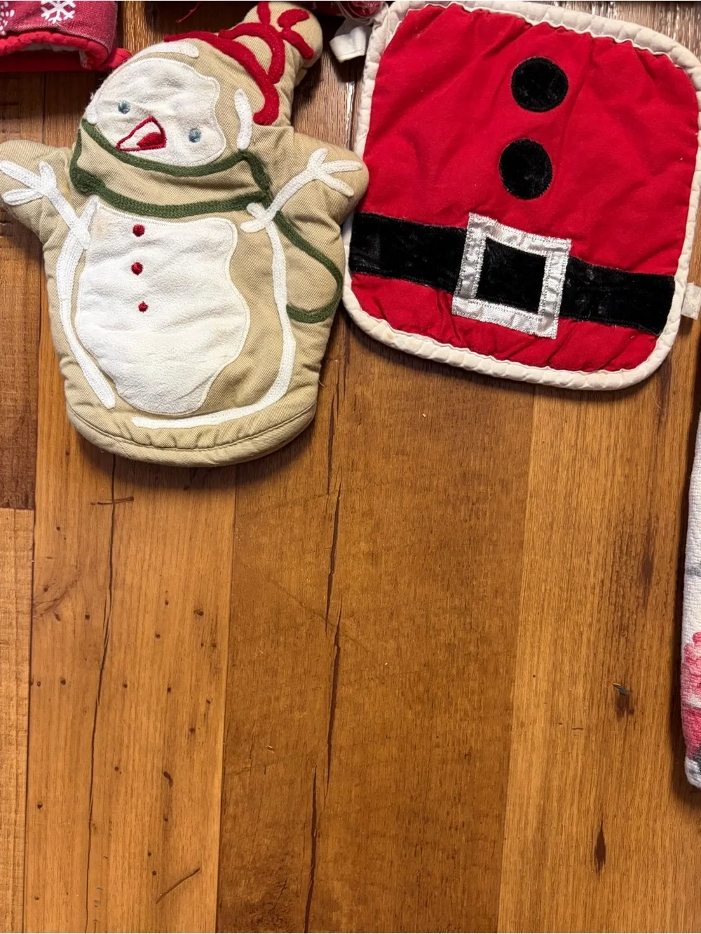 Christmas Baking Mitts And Towels Vintage 11 Pieces